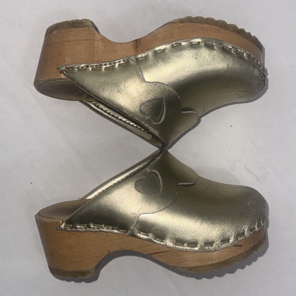 Sven Girls Swedish Made Gold Metallic Leather Heart Wooden Bottom Clogs Size 23
